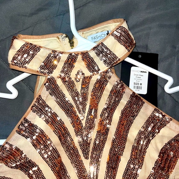 It is a beautiful short dress.  it's totally new - Picture 6 of 6